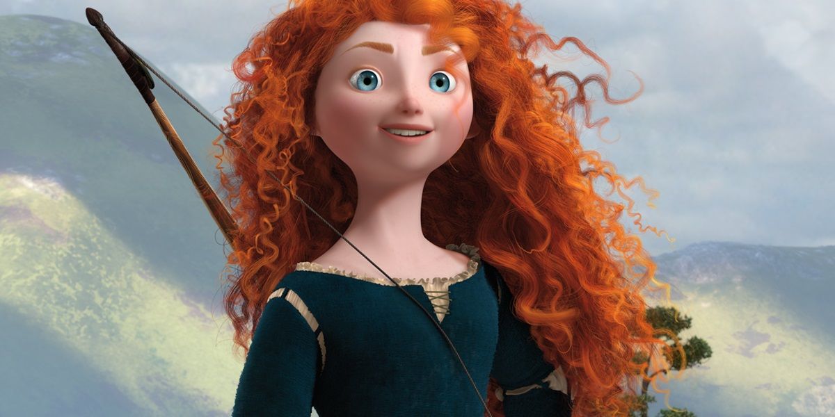 Merida sorrindo com seu arco nas costas em Valente