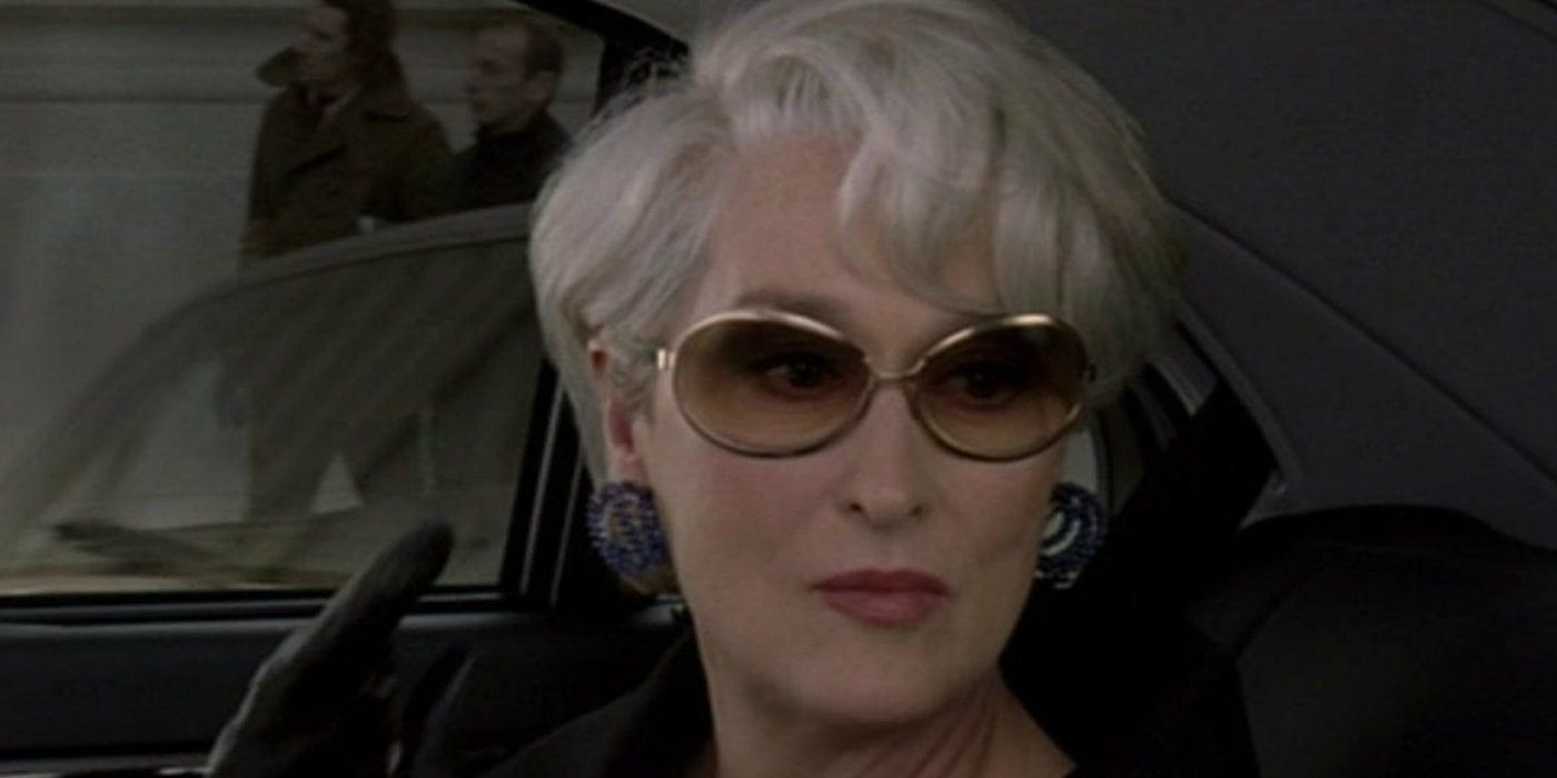 Miranda (Meryl Streep) de óculos escuros em O Diabo Veste Prada