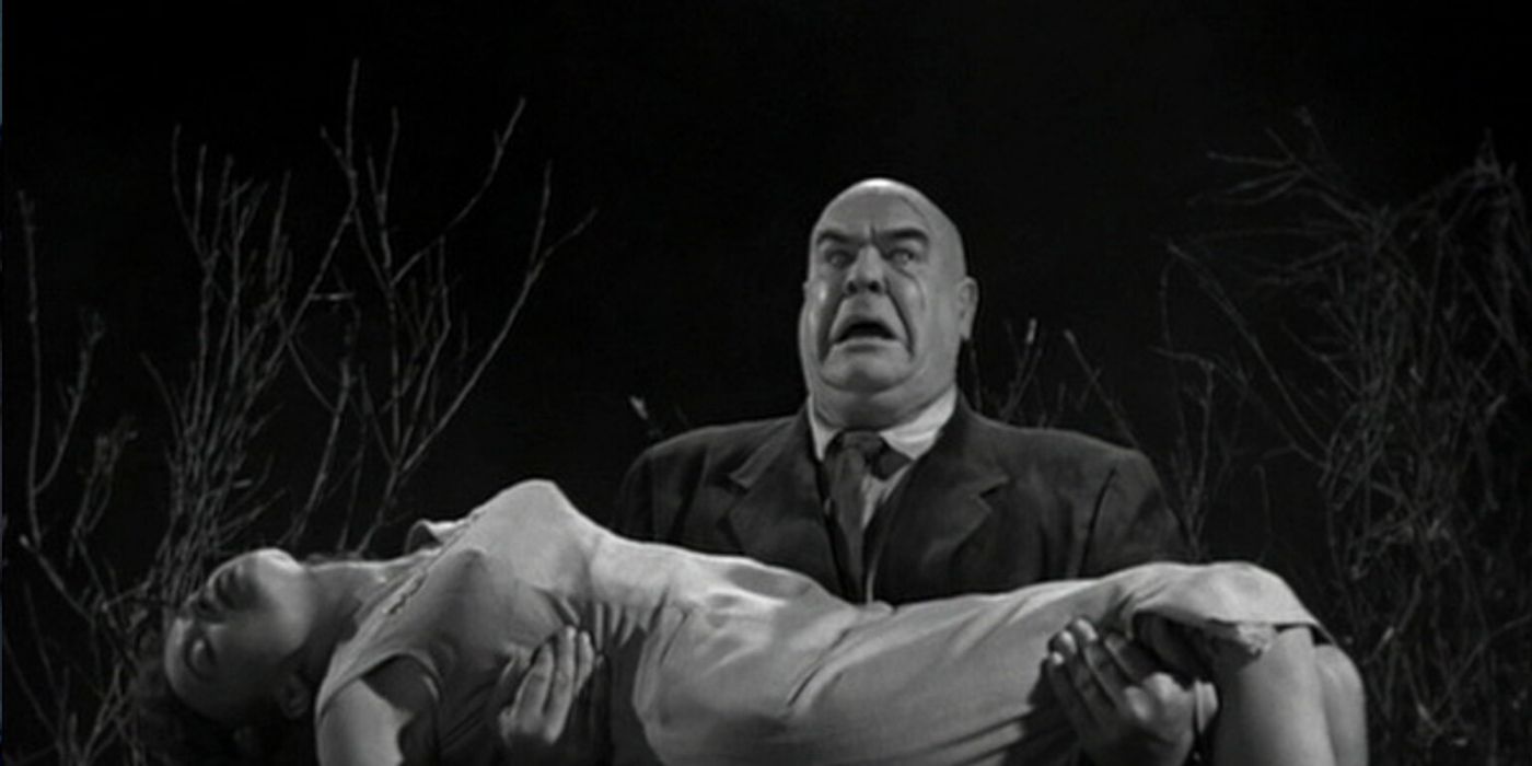 Tor Johnson carries a woman in Plan 9 From Outer Space 