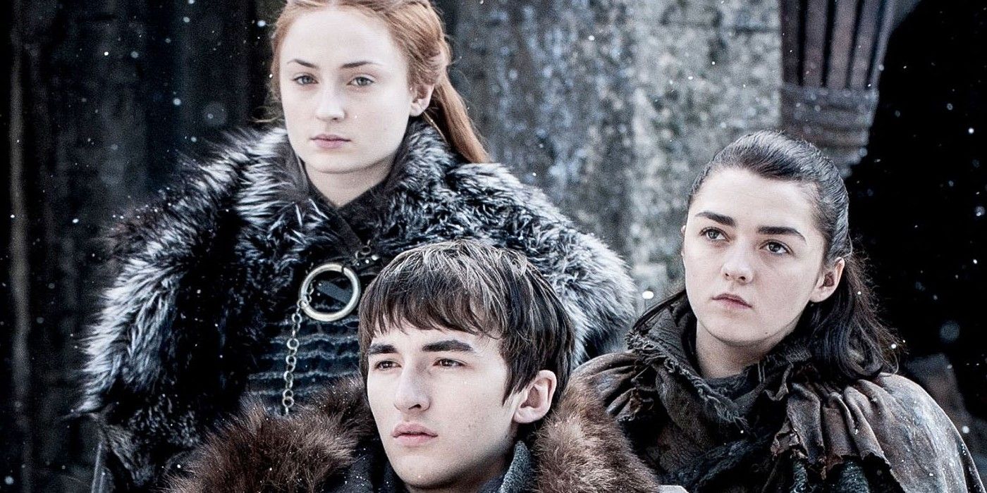 Sophie Turner como Sansa Stark, Isaac Hempstead-Wright como Bran y Maisie Williams como Arya en Game of Thrones