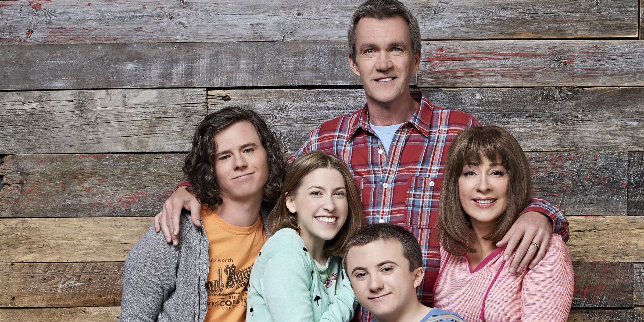 The lead cast of The Middle standing together