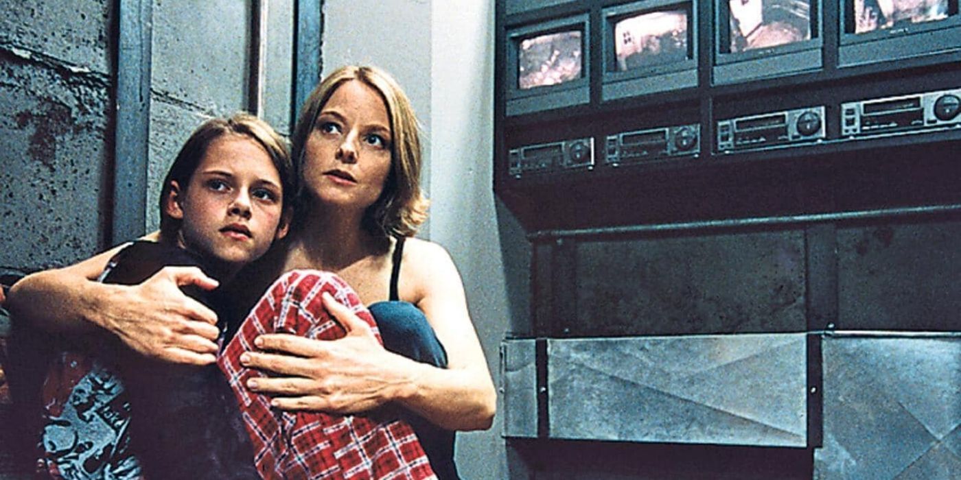 Jodie Foster and Kristen Stewart hiding inPanic Room