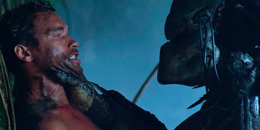 Dutch faces the alien in Predator