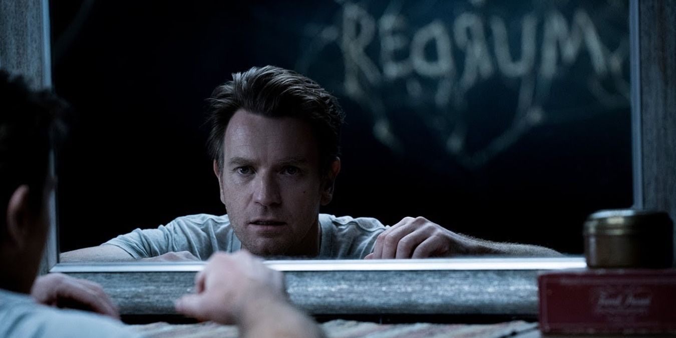 Danny Torrance looking in a mirror in Doctor Sleep.