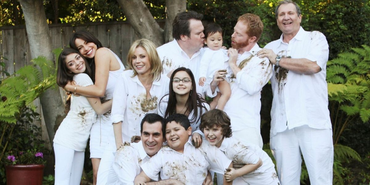 An image of the Modern Family characters taking a picture together