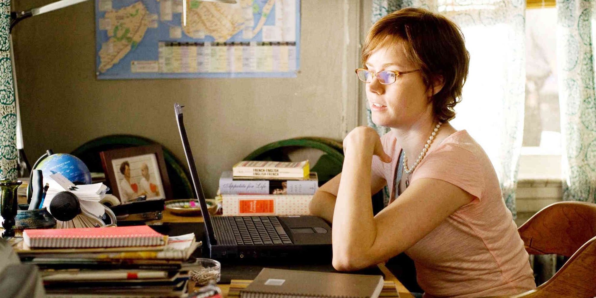 Julie sitting at her desk with her computer in Julie and Julia