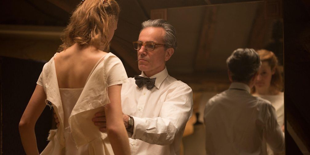 Reynolds measures Alma in Phantom Thread