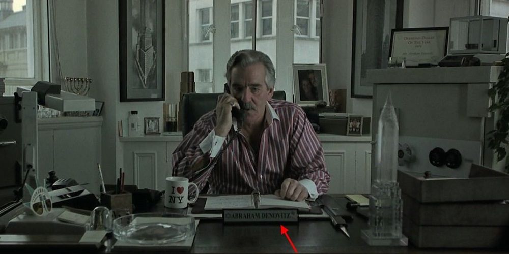 Denis Farina as Avi at his desk in Snatch
