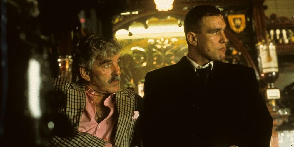 Denis Farina as Avi and Vinnie Jones as Tony in a bar in Snatch