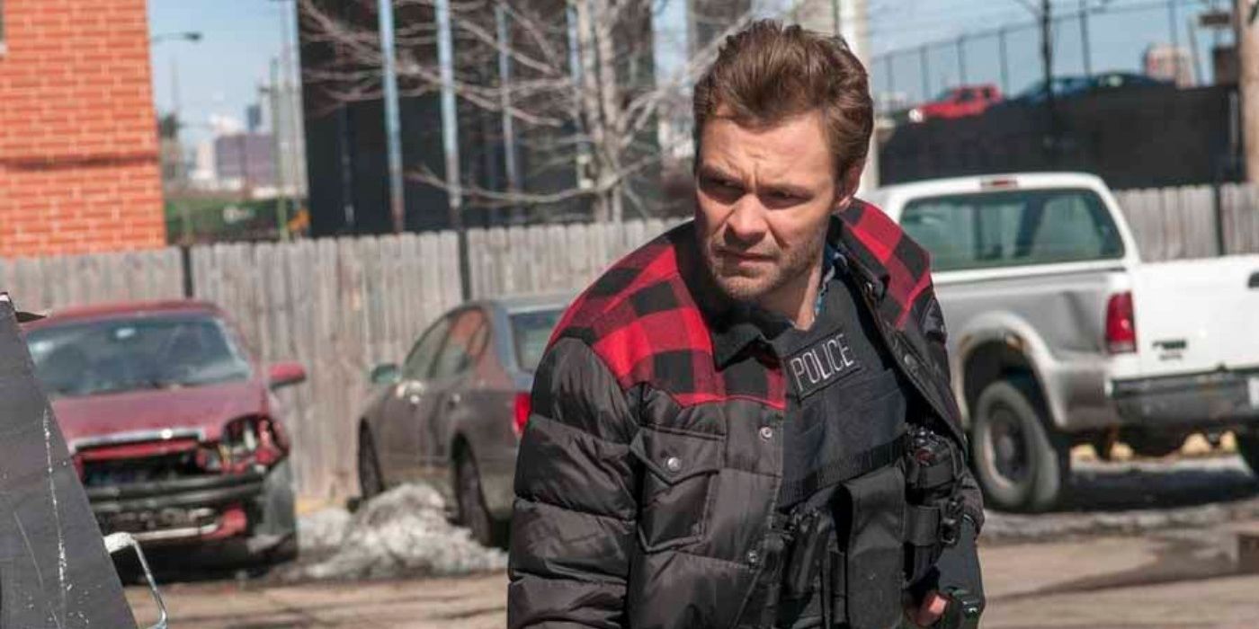 Ruzek looking for a suspect in Chicago PD