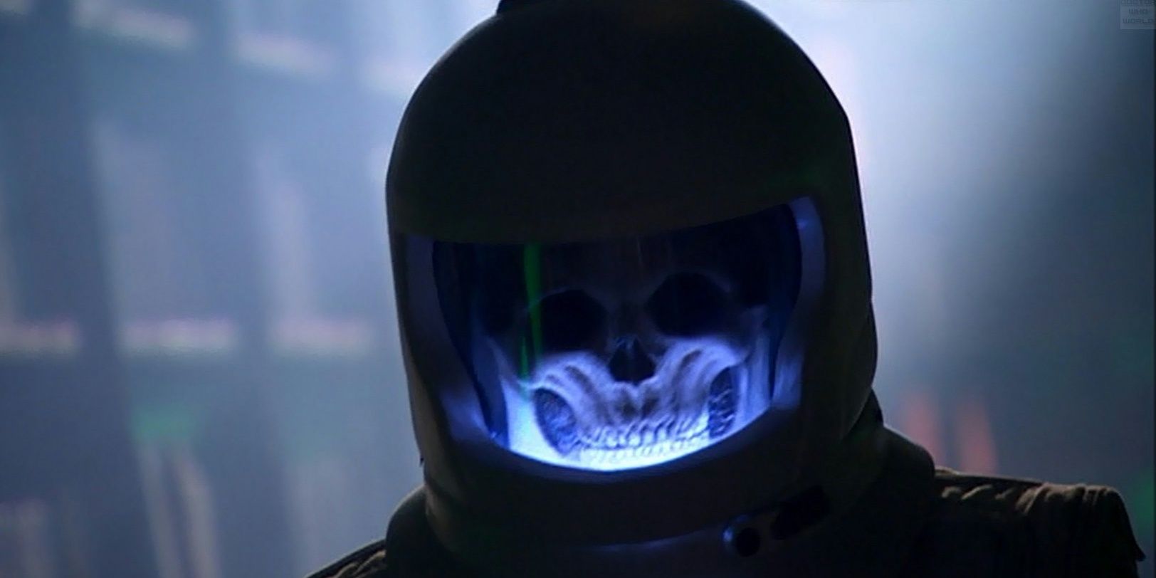 A Vashta Nerada possuindo um homem em um traje espacial em Doctor Who