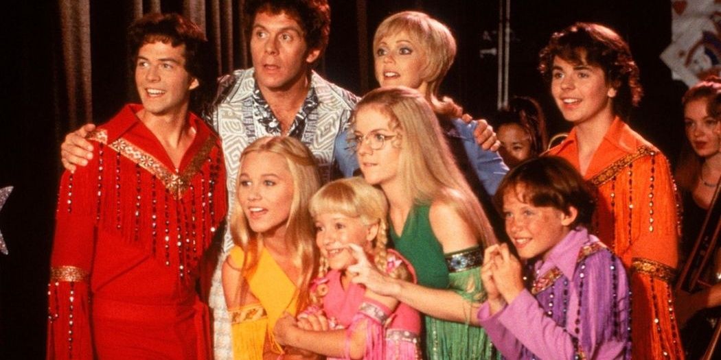 The cast of The Brady Bunch Movie onstage