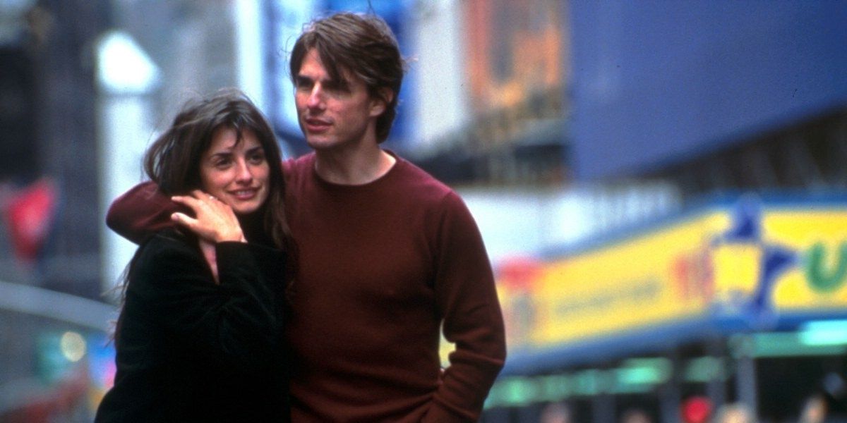 Tom Cruise and Penelope Cruz stand on a street in Vanilla Sky
