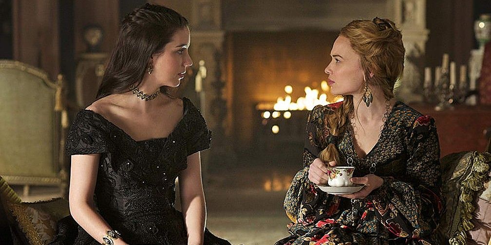 The ladies of court talk in Reign