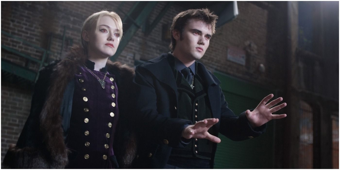 Twilight Every Volturis Powers Explained (& Who The Strongest Is)