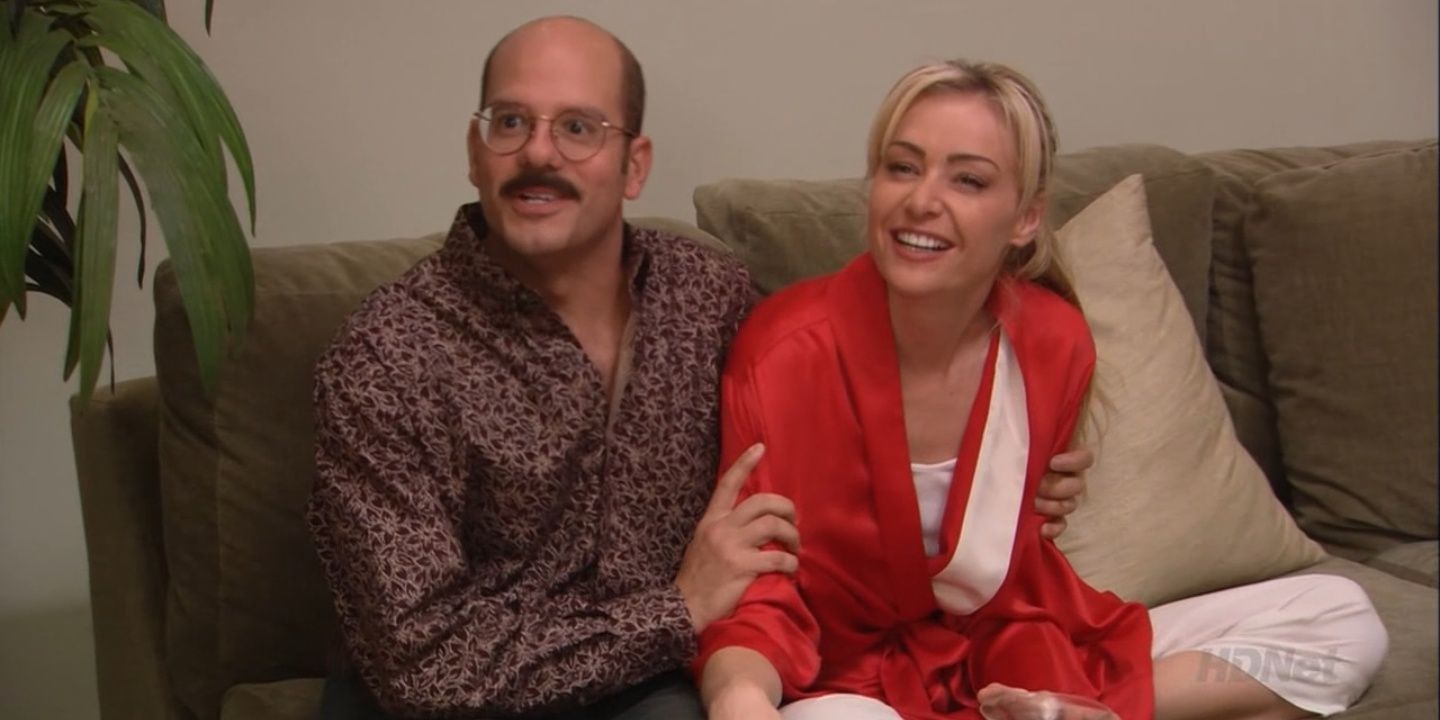 Image of Tobias and Lindsay on a couch in Arrested Development.