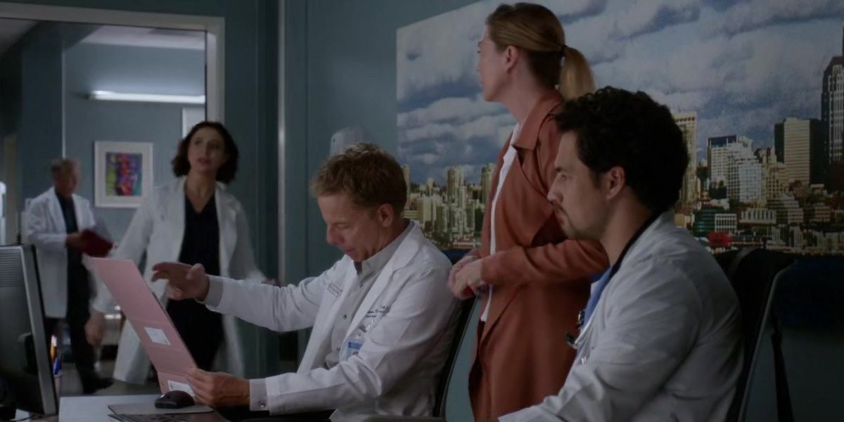 Tom, Meredith, Amelia, and DeLuca in the CT room in Grey&rsquo;s Anatomy
