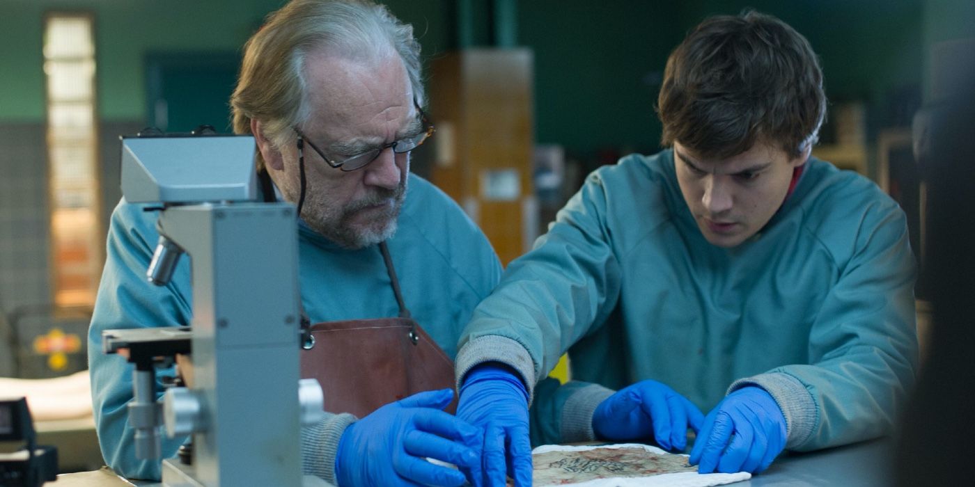 Brian Cox and Emile Hirsh in The Autopsy of Jane Doe