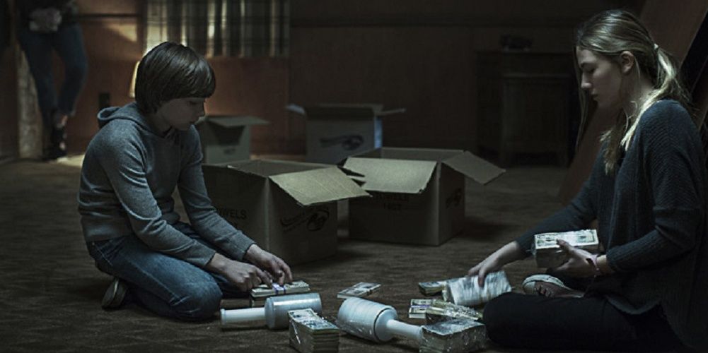 Siblings Charlotte and Jonah guard the $50 million belonging to the cartel in Ozark