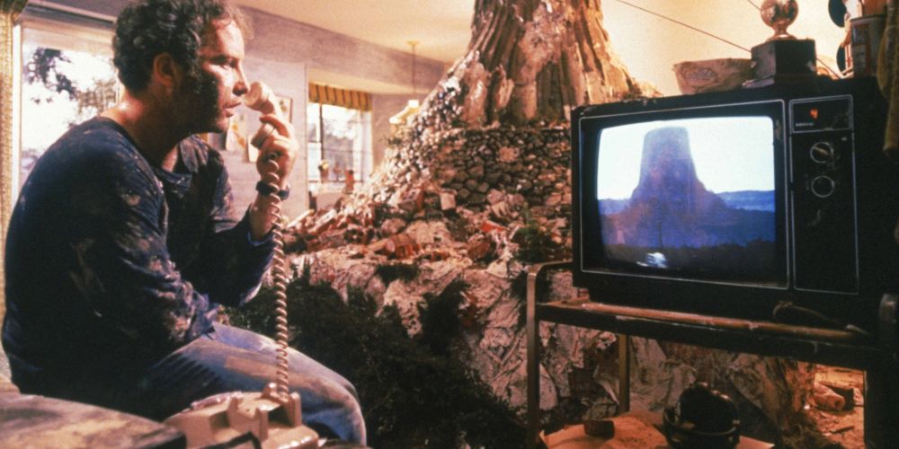 Roy watching television in Close Encounters of the Third Kind