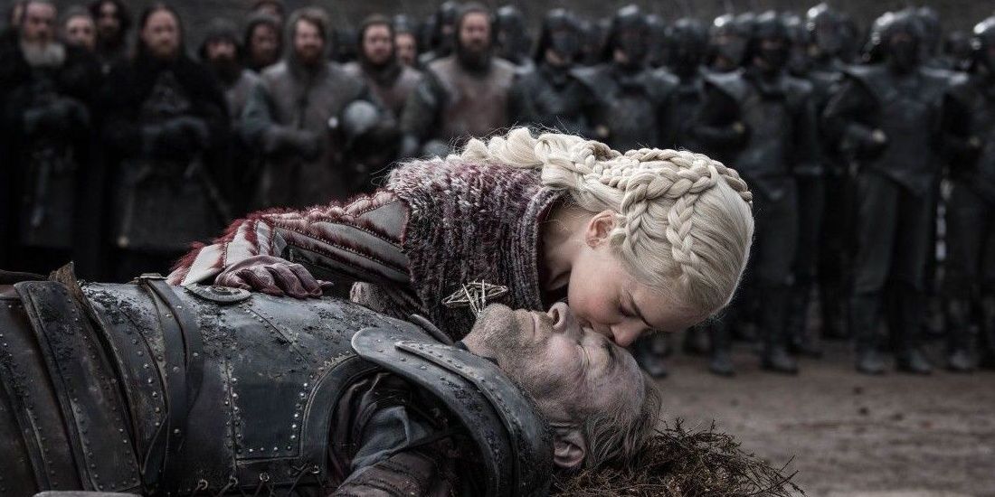 Daenerys kissing Jorah's dead body