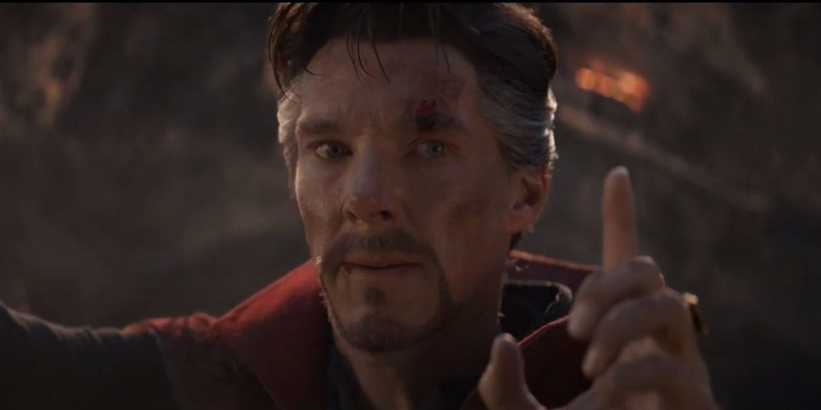 Doctor Strange signals Tony Stark in Avengers: Endgame.