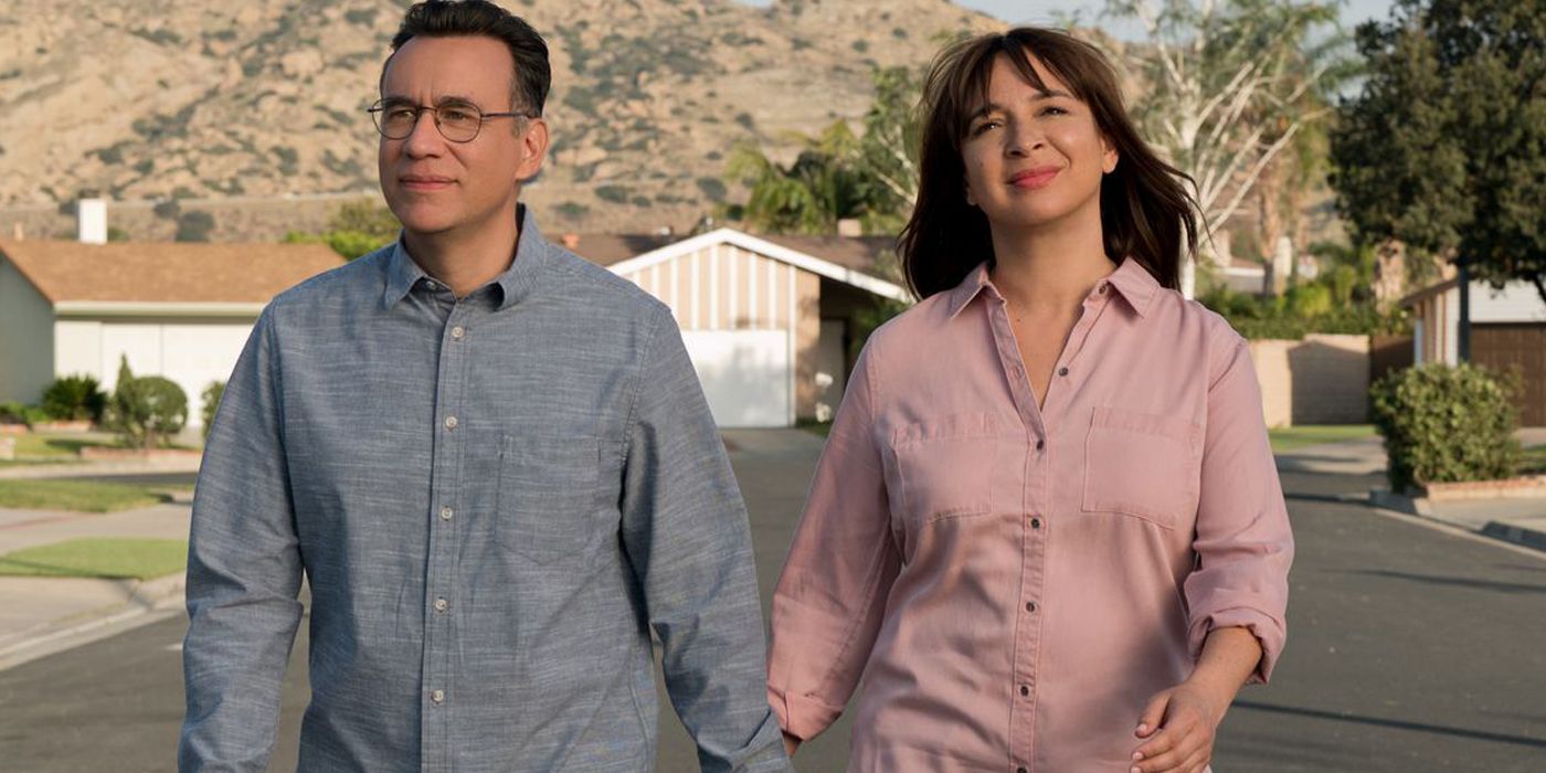 Fred Armisen and Maya Rudolph holding hands walking in amazon series forever