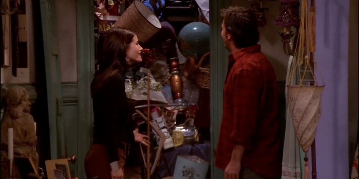 Chandler and Monica in Friends, looking at the Secret Closet