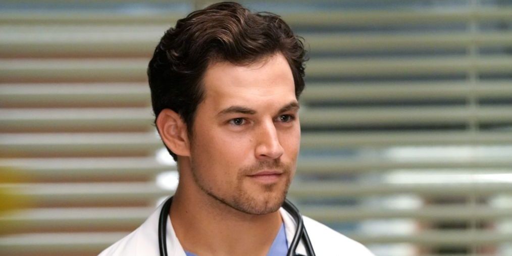 Giacomo Gianniott, 5'11' is best known for his portrayal of Dr. Andrew DeLuca on Grey's Anatomy | Grey's Anatomy's Tallest &amp; Shortest Cast Members