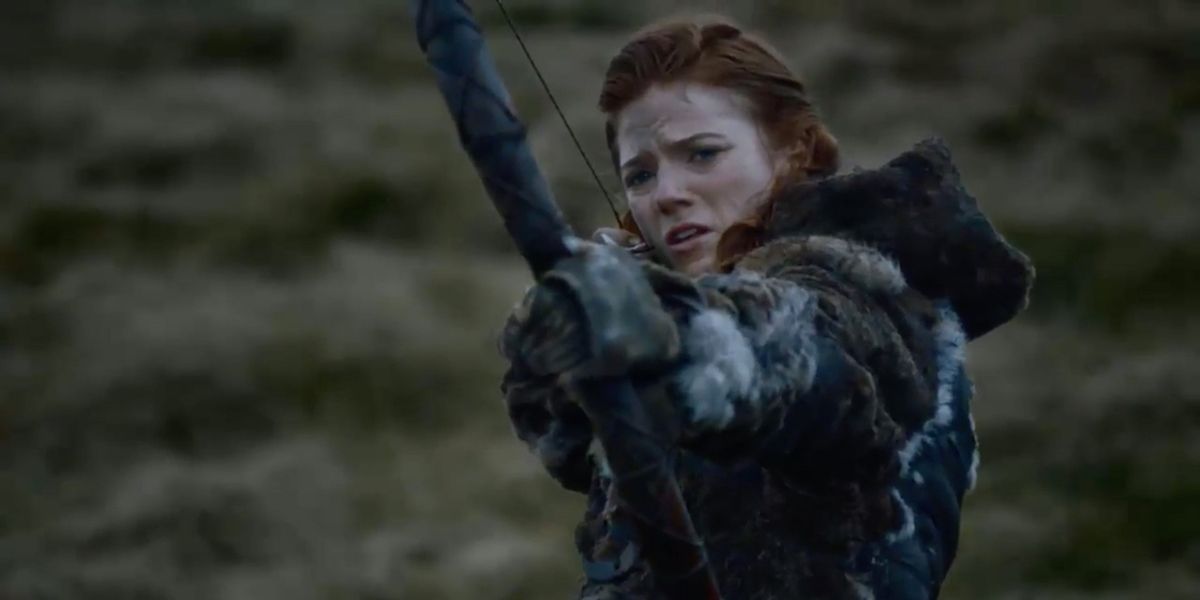 Rose Leslie sebagai Ygritte mengarahkan busur dan anak panah ke arah Jon Snow di Game of Thrones