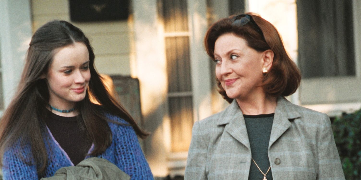 Emily Gilmore smiling at Rory in Stars Hollow