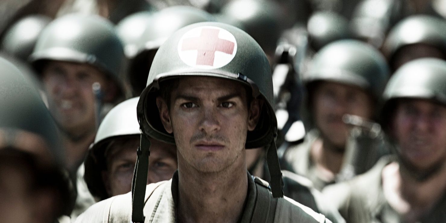 Desmond Doss among other soldiers in Hacksaw Ridge