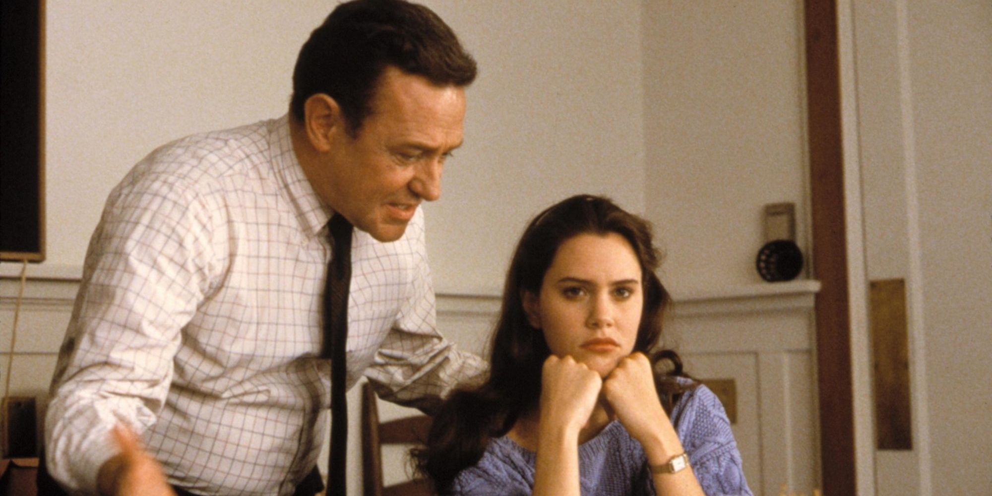 John Mahoney and Ione Skye in Say Anything