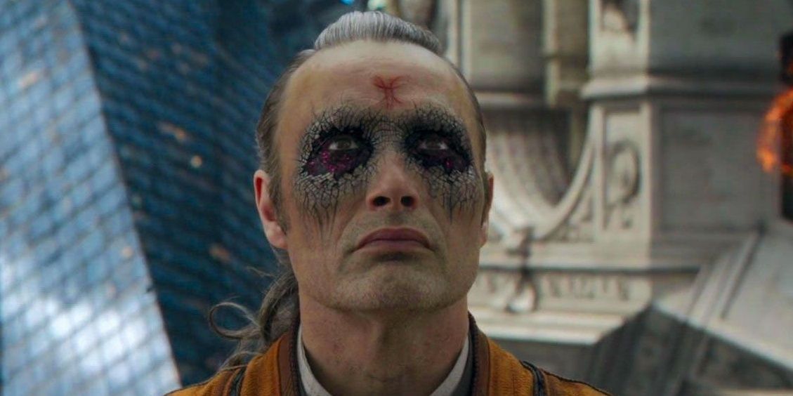 Kaecilius looks up in the mirror dimension in Doctor Strange