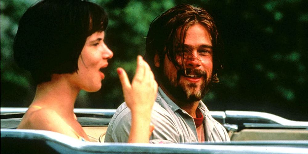 Brad Pitt and Juliette Lewis sitting in the backseat of a car in Kalifornia