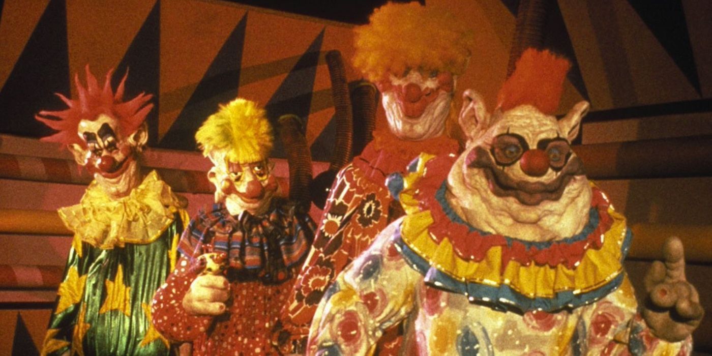 The clowns give chase in Killer Klowns From Outer Space 
