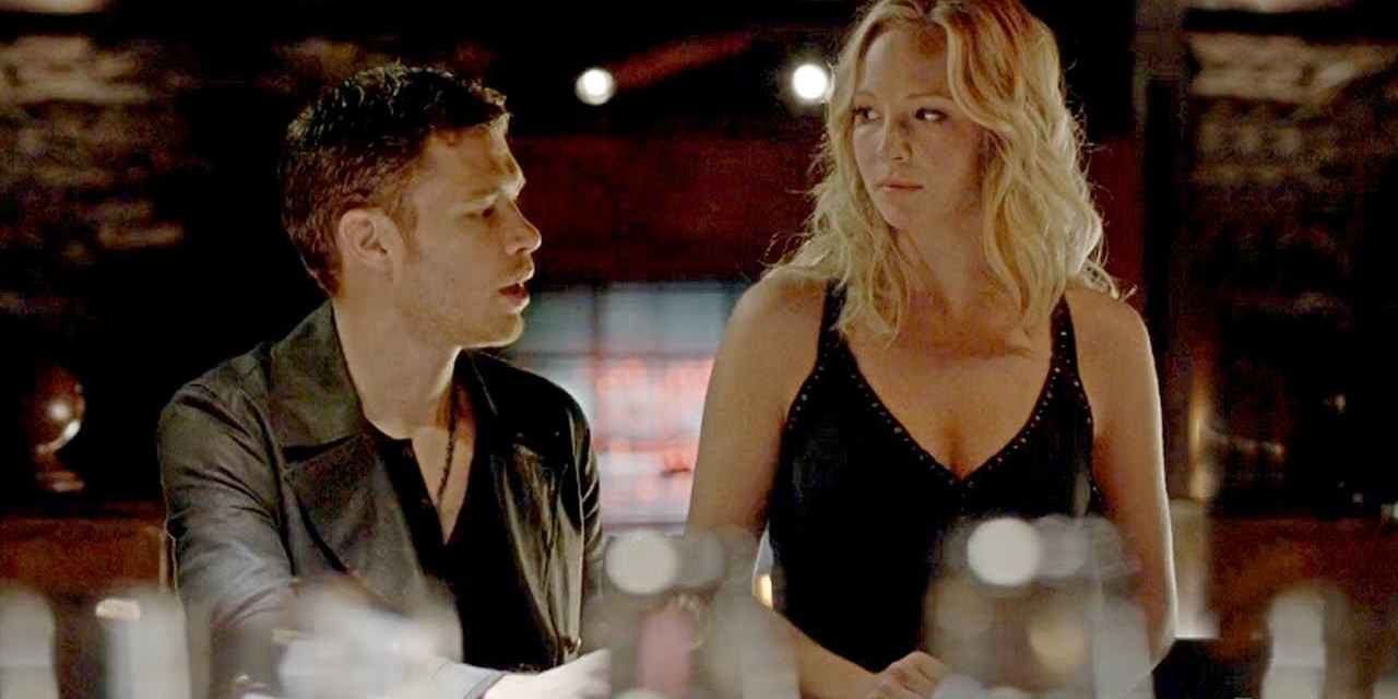 Klaus and Caroline talk at a bar in The Vampire Diaries