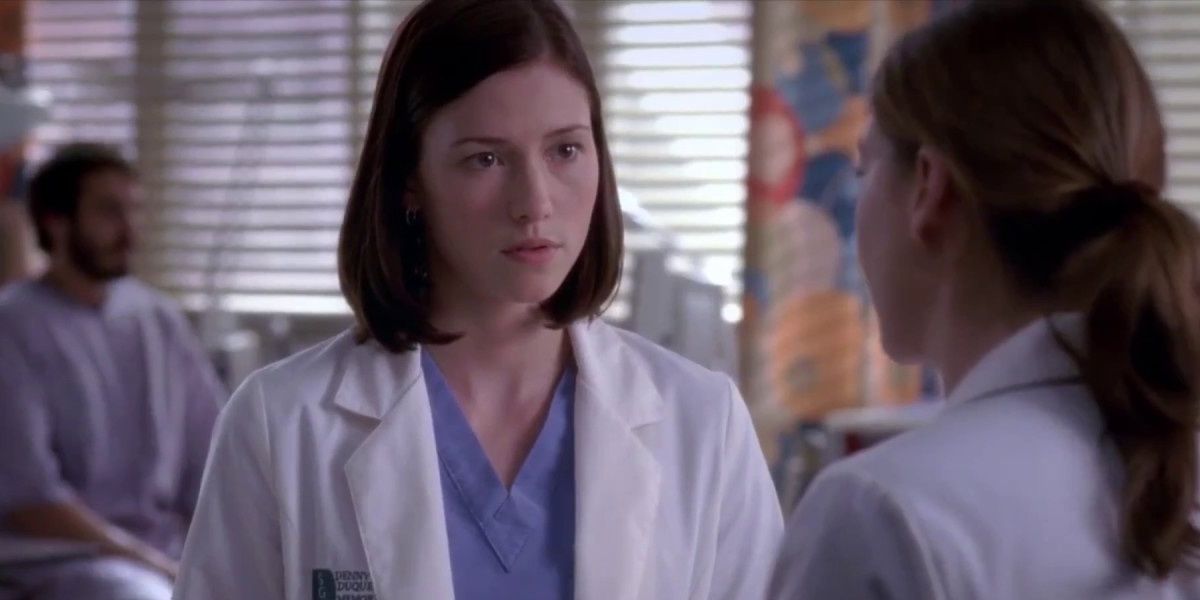 Lexie and Meredith talking at the hospital on Grey's Anatomy
