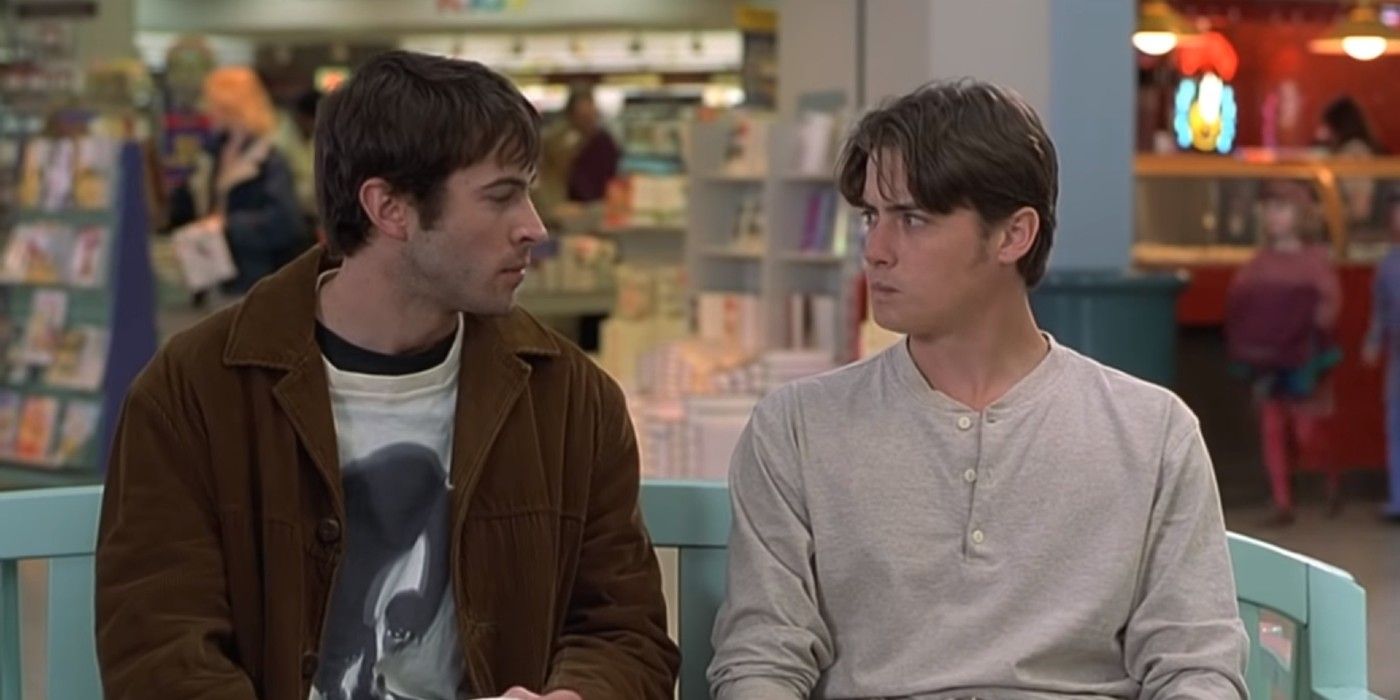 Brodie (Jason Lee) and TS sitting in the mall in Mallrats