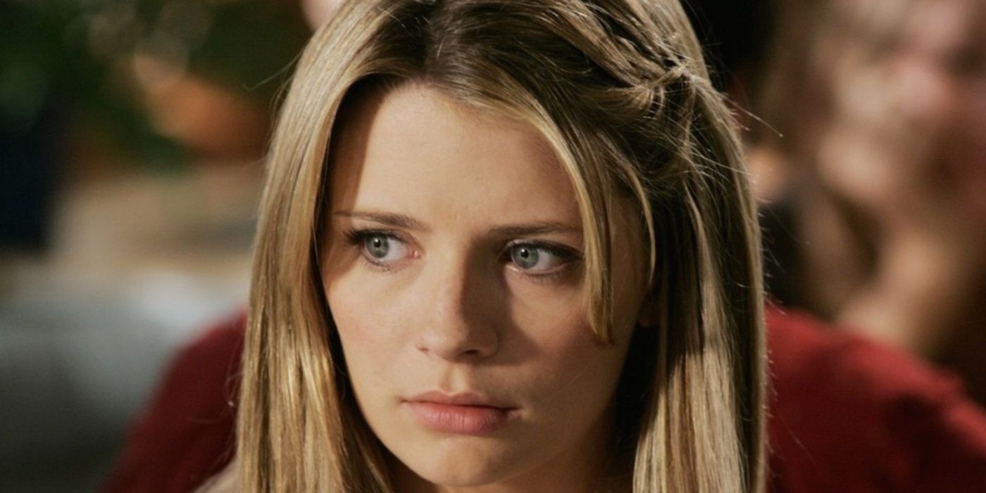 Marissa Cooper looking serious in The O.C.