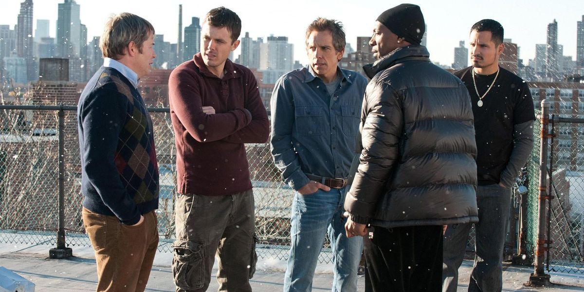 Matthew Broderick, Casey Affleck, Ben Stiller, Michael Pena and Eddie Murphy standing outside in Tower Heist (2011)
