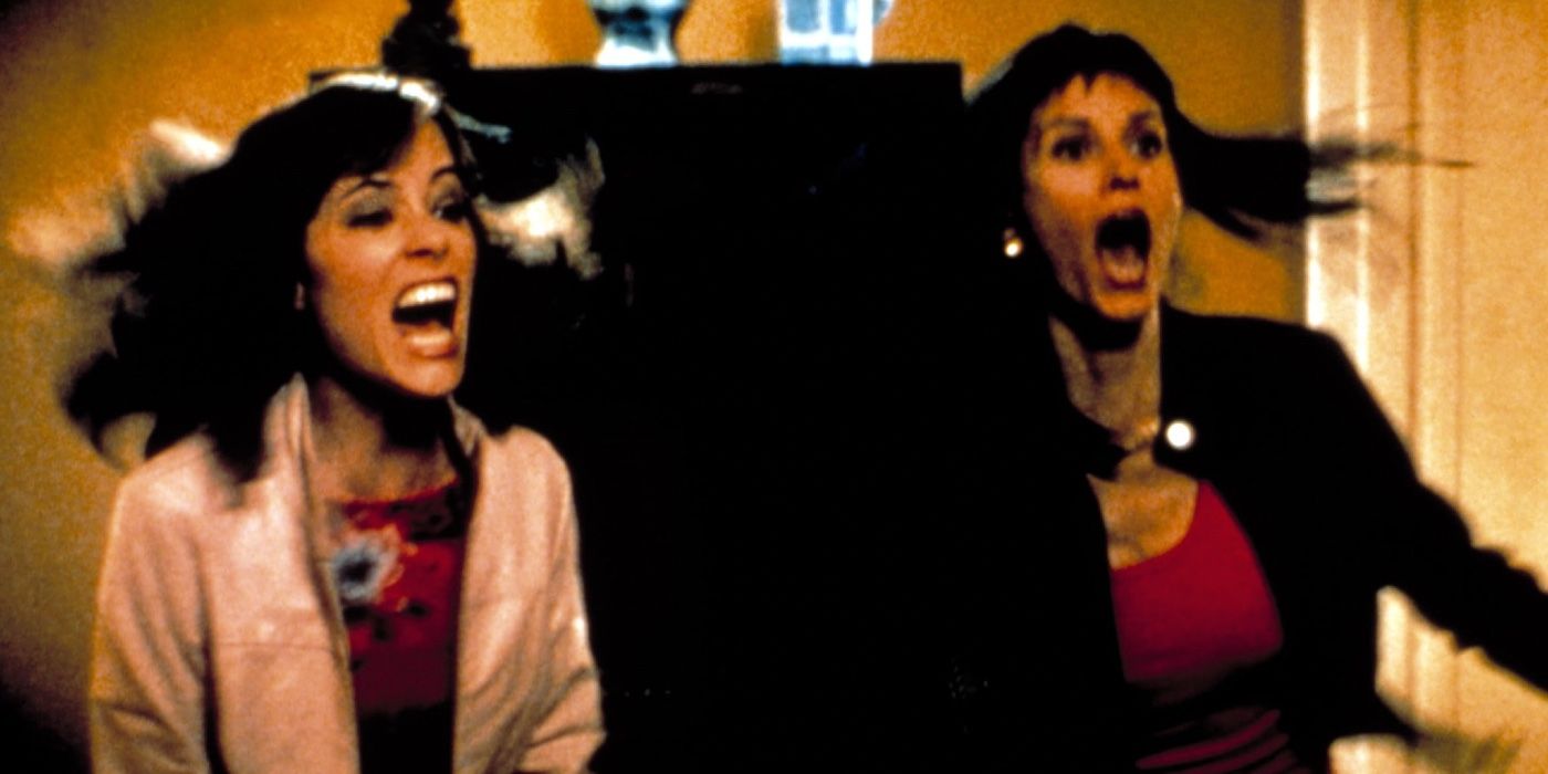 Parker Posey and Courtney Cox in Scream 3