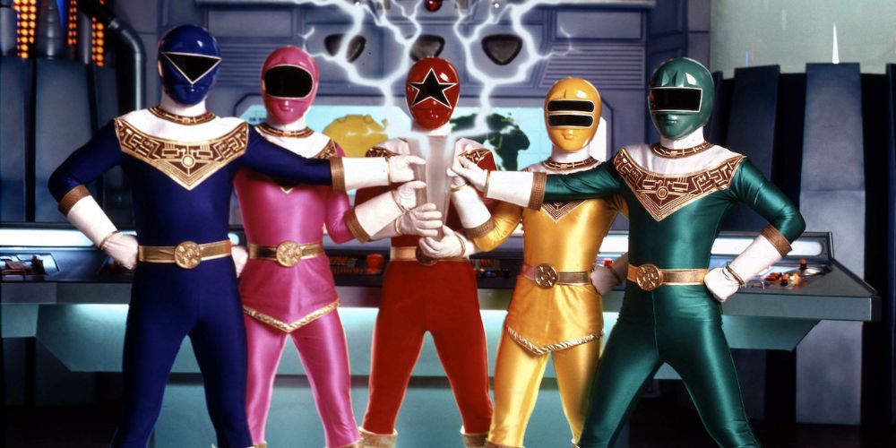 Power Rangers Zeo hold a crystal together