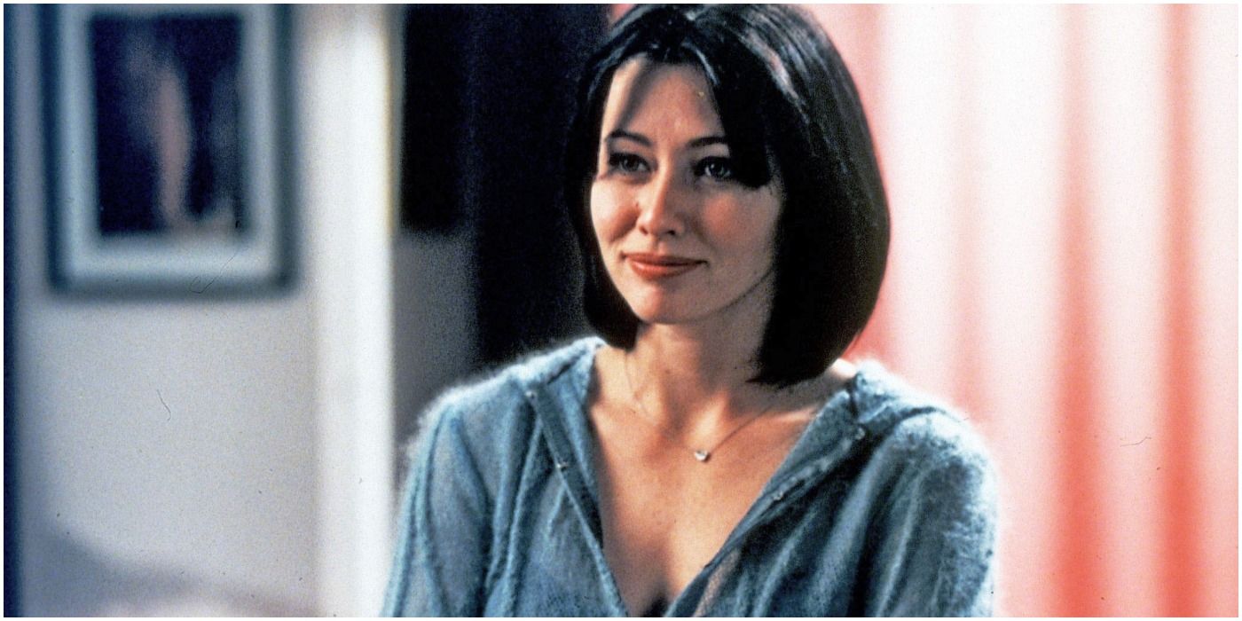Image Of Prue Halliwell Smiling Lovingly In Charmed