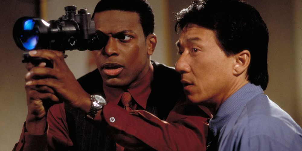 Jackie Chan and Chris Tucker looking through a telescope in Rush Hour 2