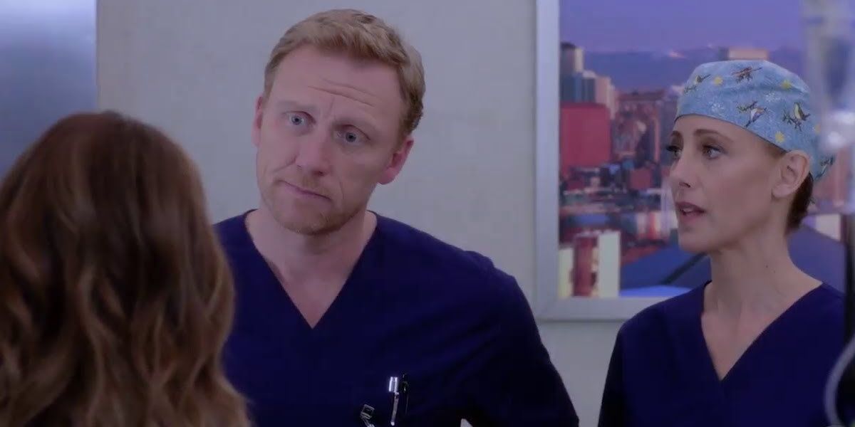 Teddy and Owen in their scrubs talking to someone in Grey&rsquo;s Anatomy