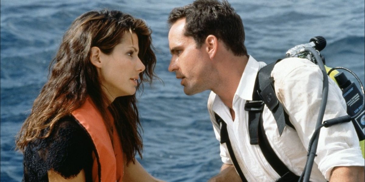 Annie and Alex in the sea in Speed 2