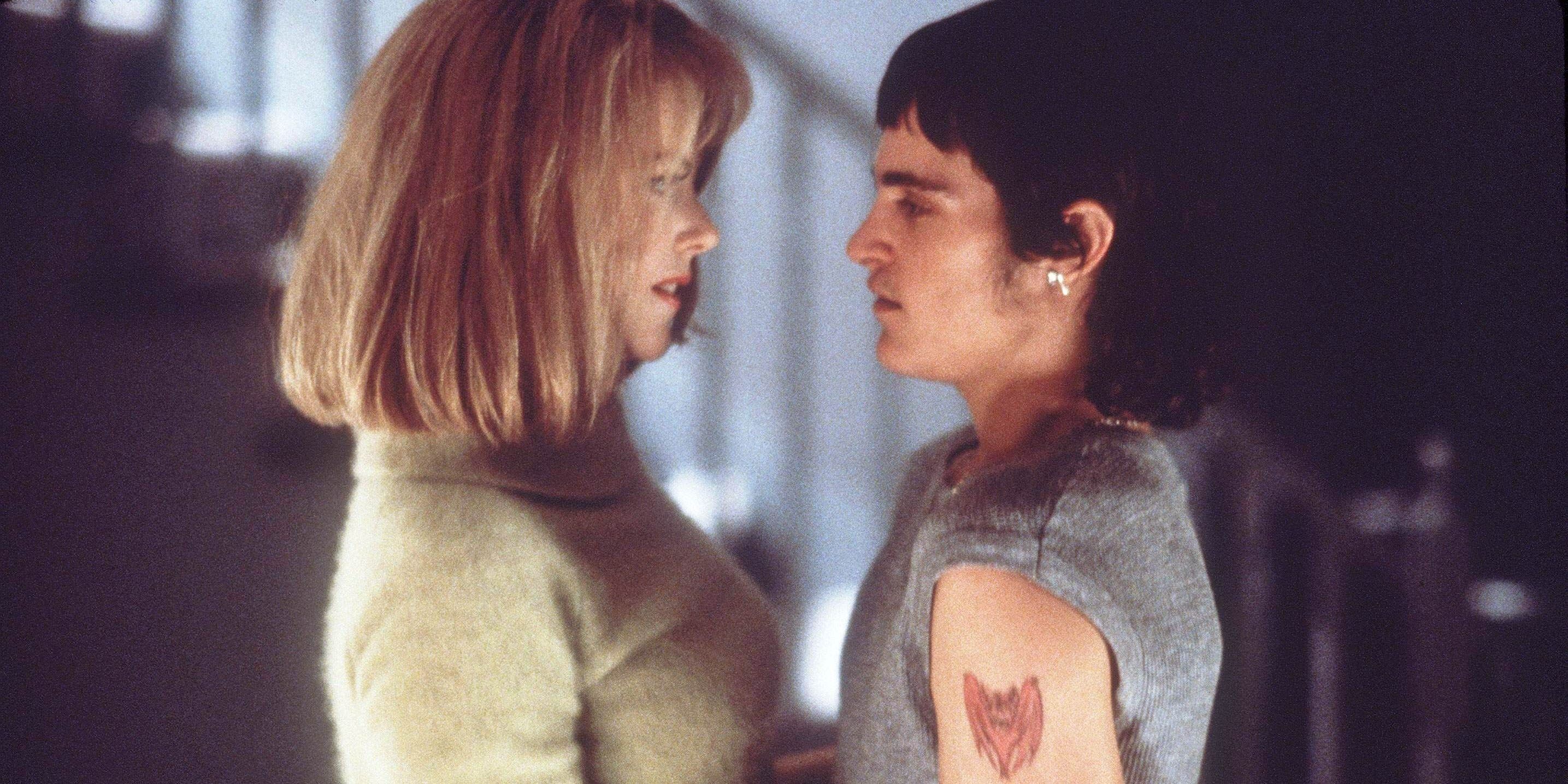 Nicole Kidman and Joaquin Phoenix about to kiss in To Die For