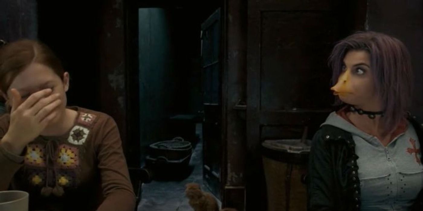Tonks makes Ginny laugh with her duck face in Harry Potter