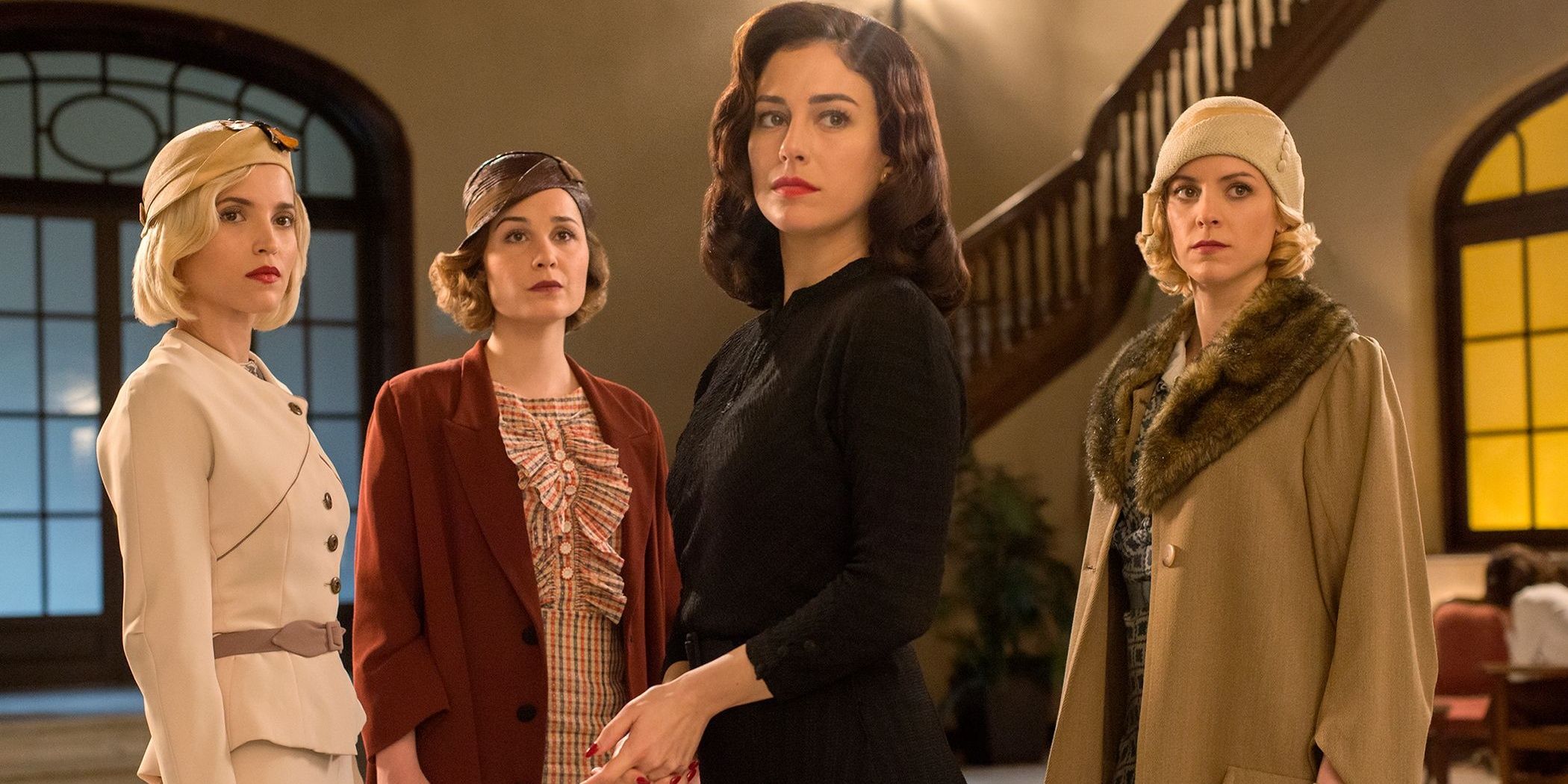 The cast of Cable Girls looking concerned